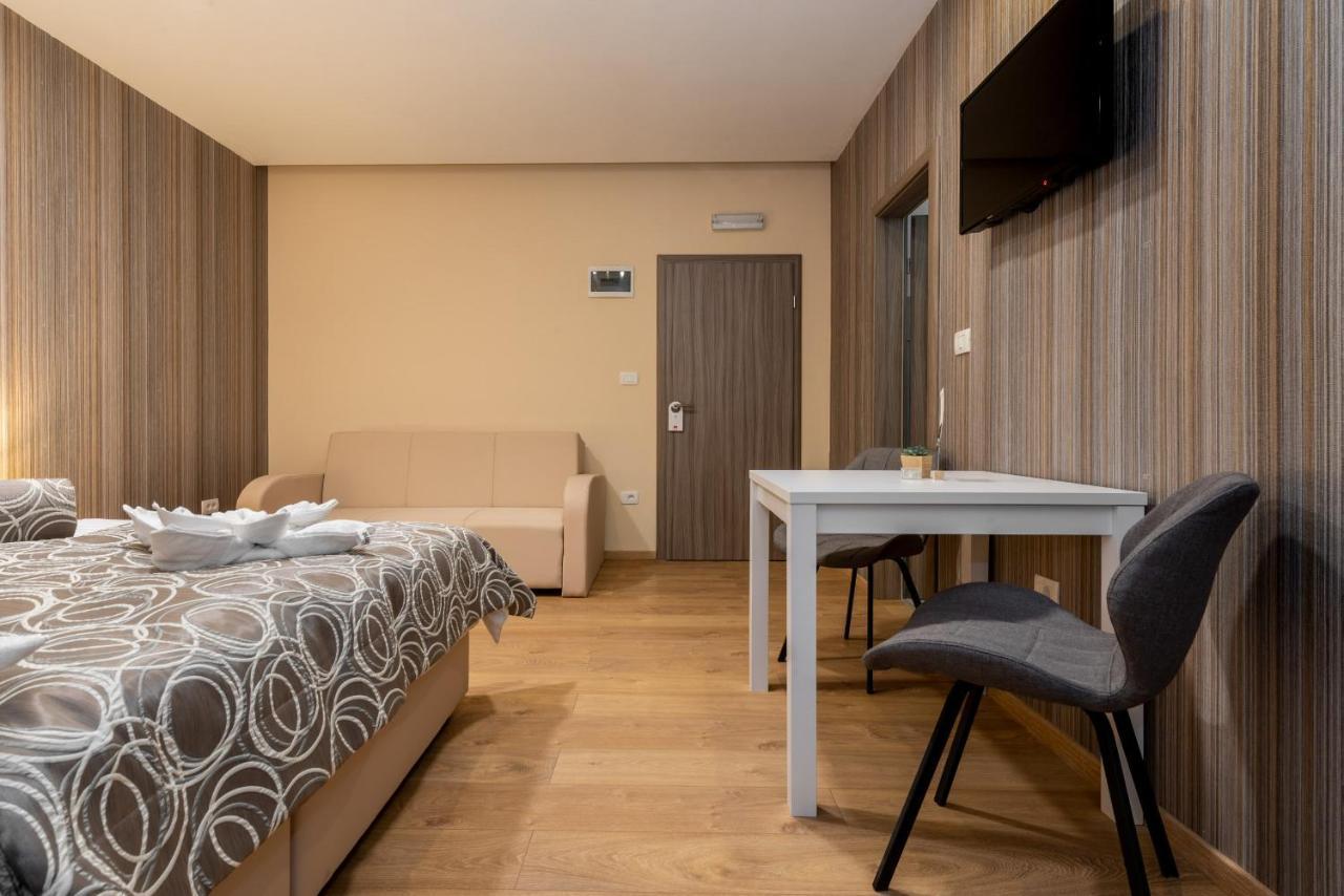Hotel Tomazici Santalezi Exteriör bild